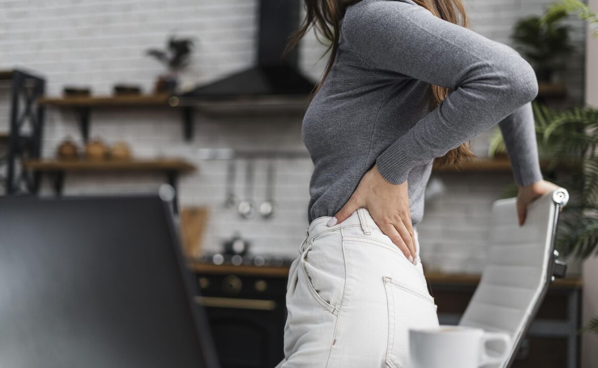 Bolečina v hrbtu v ledvenem delu je pogost simptom, ki spremlja različne patologije. 