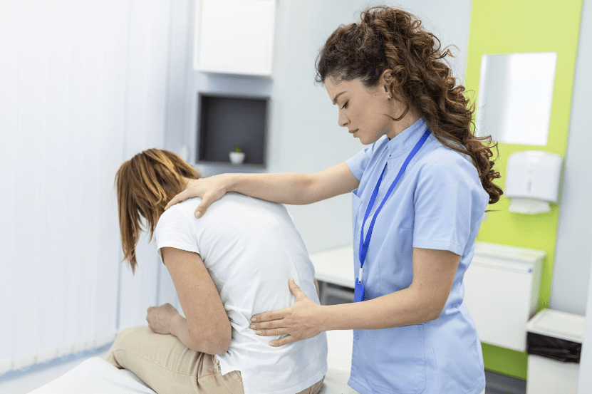 Za diagnosticiranje bolečine v hrbtu v ledvenem delu bo zdravnik opravil fizični pregled. 
